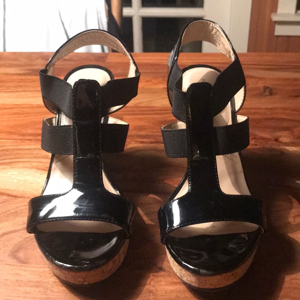 Adrienne Vittadini patent leather wedges